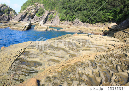 高知県土佐清水市　見残し海岸　縞岩 25385354