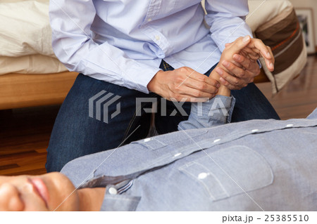 脈拍の確認 25385510