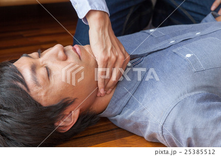 脈拍の確認 25385512