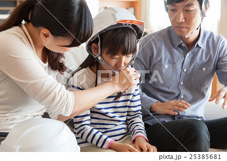 避難準備する家族 避難準備する家族 25385681