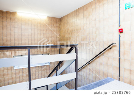 staircase in an building 25385766