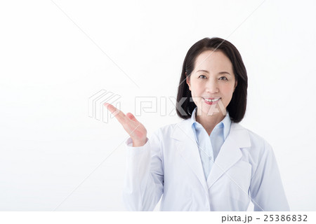 女性　医者　先生　白衣 25386832