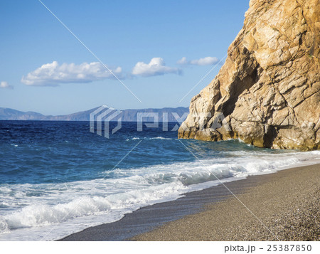 Sunny beach 25387850
