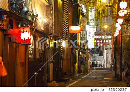 渋谷 のんべい横丁の写真素材