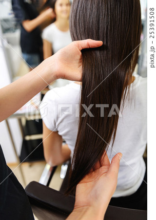 barber working with her customer barber working with her customer 25391508