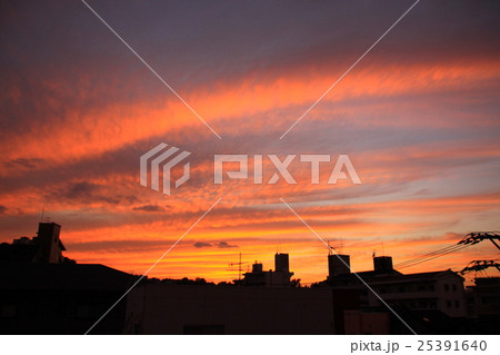 住宅街の夕焼け空 住宅街の夕焼け空 25391640