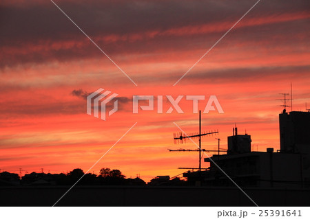 住宅街の夕焼け空 住宅街の夕焼け空 25391641