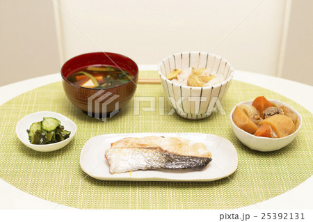秋の朝食イメージ 25392131