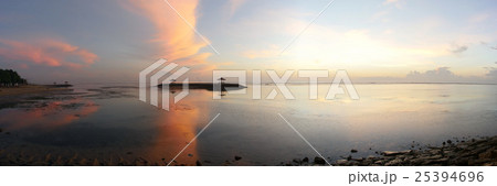夜明けのサヌール海岸 25394696