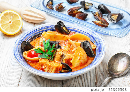 Seafood sauce and mussels Seafood sauce and mussels 25396598
