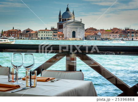 Dining tables in Venice Dining tables in Venice 25396868