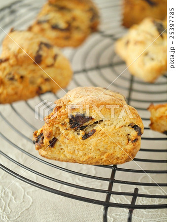 プルーンスコーン 焼き立て (縦位置) プルーンスコーン 焼き立て (縦位置) 25397785