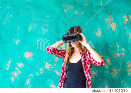 technology, VR, entertainment and people concept - 25401559