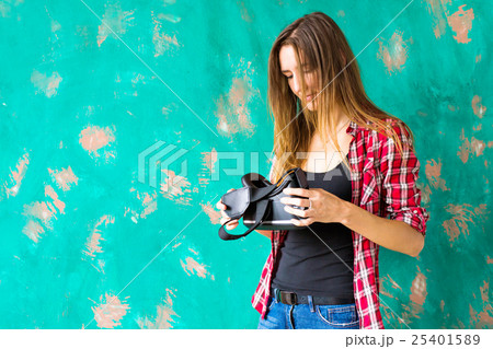 technology, VR, entertainment and people concept - 25401589