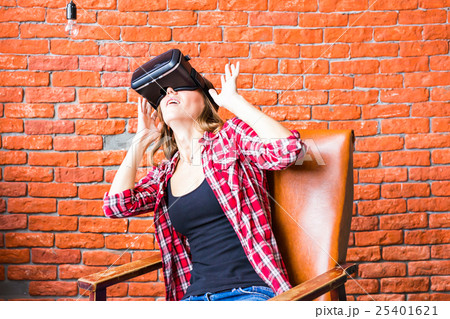 technology, VR, entertainment and people concept - 25401621