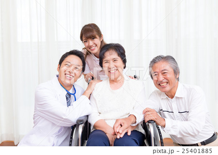 シニア夫婦、問診イメージ 25401885