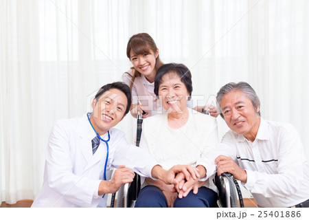シニア夫婦、問診イメージ シニア夫婦、問診イメージ 25401886