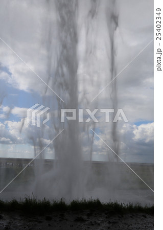 アイスランドのセリャラントスフォスの滝 25402349