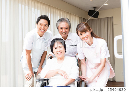 シニア夫婦、介護施設イメージ シニア夫婦、介護施設イメージ 25404020