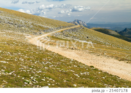 Pyrenees summit 25407178