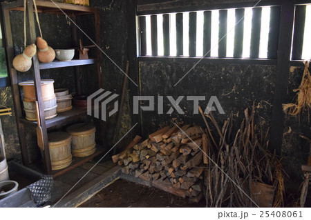 かまど 昔の調理設備 25408061