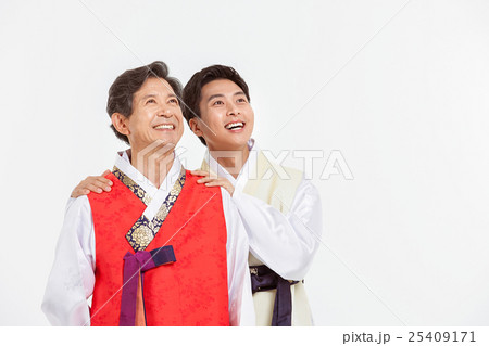 Asian Three Generation Family in Hanbok, Korean Traditional Clothes 25409171
