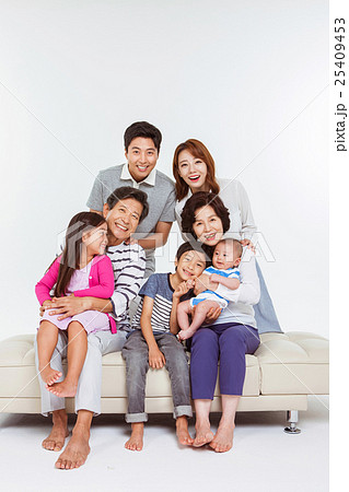 Asian Family 25409453