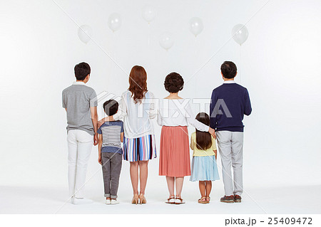 Asian Family 25409472