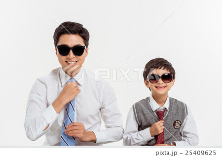 Asian Family Portrait / Isolated on White Asian Family Portrait / Isolated on White 25409625