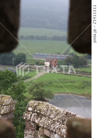ストークセイ城-窓からの眺め ストークセイ城-窓からの眺め 25411311