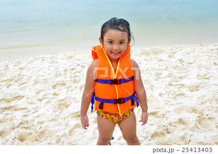 portrait of small Asian young girl ware life jacke portrait of small Asian young girl ware life jacke 25413403