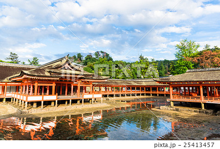世界遺産　厳島神社　客神社と東廻廊 25413457