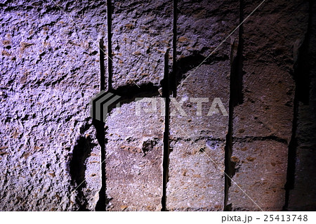 神秘的な巨大地下空間　大谷資料館 25413748