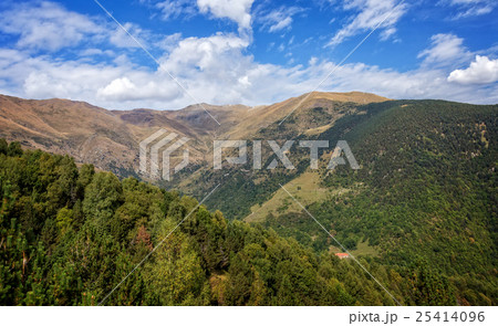 Beautiful mountain peaks in Spain (Pyreness) Beautiful mountain peaks in Spain (Pyreness) 25414096