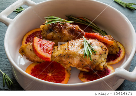 Roasted chicken legs on slices of red oranges Roasted chicken legs on slices of red oranges 25414375