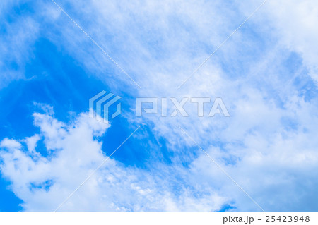 雲 筋雲 積雲 巻雲 青い空 白い雲 秋の空 晩夏の空 背景用素材 クラウド 青空 合成用背景 雲 筋雲 積雲 巻雲 青い空 白い雲 秋の空 晩夏の空 背景用素材 クラウド 青空 合成用背景 25423948