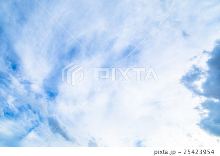 雲 筋雲 積雲 巻雲 青い空 白い雲 秋の空 晩夏の空 背景用素材 クラウド 青空 合成用背景 雲 筋雲 積雲 巻雲 青い空 白い雲 秋の空 晩夏の空 背景用素材 クラウド 青空 合成用背景 25423954