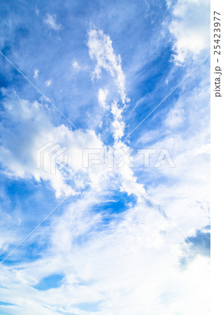 雲 筋雲 積雲 巻雲 青い空 白い雲 秋の空 晩夏の空 背景用素材 クラウド 青空 合成用背景 雲 筋雲 積雲 巻雲 青い空 白い雲 秋の空 晩夏の空 背景用素材 クラウド 青空 合成用背景 25423977