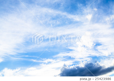 雲 筋雲 積雲 巻雲 青い空 白い雲 秋の空 晩夏の空 背景用素材 クラウド 青空 合成用背景 雲 筋雲 積雲 巻雲 青い空 白い雲 秋の空 晩夏の空 背景用素材 クラウド 青空 合成用背景 25423986
