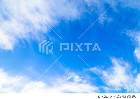 雲 筋雲 積雲 巻雲 青い空 白い雲 秋の空 晩夏の空 背景用素材 クラウド 青空 合成用背景 雲 筋雲 積雲 巻雲 青い空 白い雲 秋の空 晩夏の空 背景用素材 クラウド 青空 合成用背景 25423996
