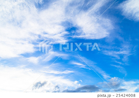 雲 筋雲 積雲 巻雲 青い空 白い雲 秋の空 晩夏の空 背景用素材 クラウド 青空 合成用背景 雲 筋雲 積雲 巻雲 青い空 白い雲 秋の空 晩夏の空 背景用素材 クラウド 青空 合成用背景 25424008