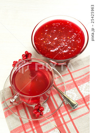 jam and drink from Schisandra chinensis 25425963