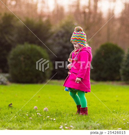 Little girl playing in autumn park 25426015
