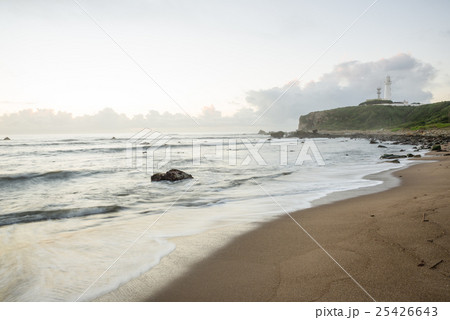 犬吠埼灯台 夜明け 風景 (千葉県銚子市犬吠埼) 犬吠埼灯台 夜明け 風景 (千葉県銚子市犬吠埼) 25426643