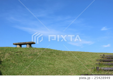青空とイス 25428949