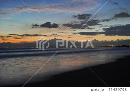藤沢 片瀬海岸 秋の西浜海岸線の夕景 藤沢 片瀬海岸 秋の西浜海岸線の夕景 25429798