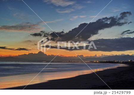 藤沢 片瀬海岸 秋の西浜海岸線の夕景 藤沢 片瀬海岸 秋の西浜海岸線の夕景 25429799