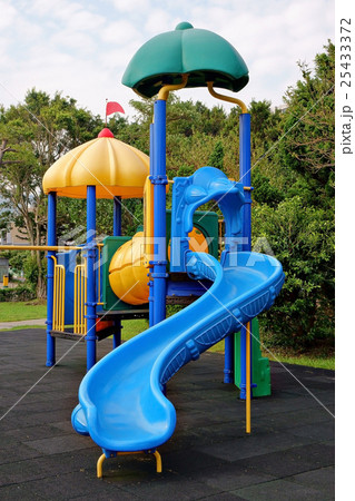 Recreational facilities in the park Recreational facilities in the park 25433372