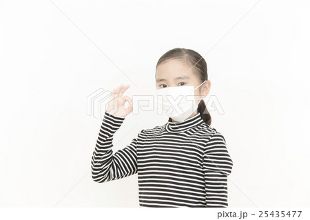 マスクをする女の子 マスクをする女の子 25435477
