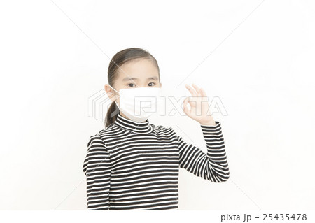 マスクをする女の子 マスクをする女の子 25435478